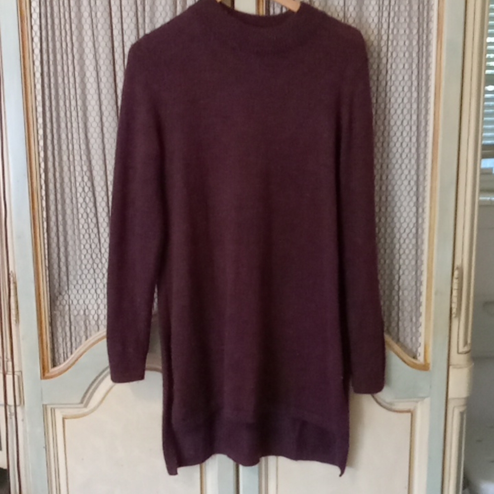 H&M Tunic Sweater, Size M, Maroon color.